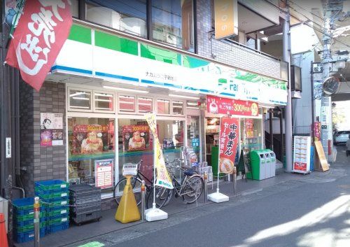 ファミリーマート ナカムラ二子新地店の画像