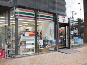 セブンイレブン 新大阪ブリックビル店の画像