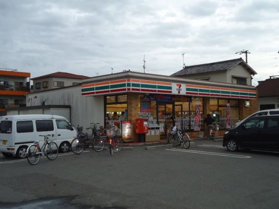 セブンイレブン 和歌山津秦店の画像