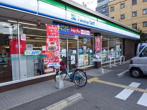 ファミリーマート 淀川東三国店の画像