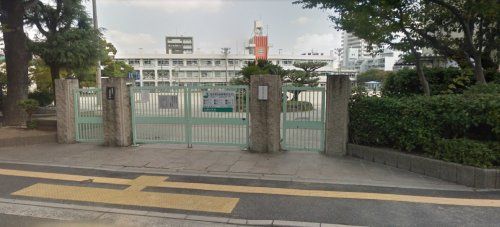広島市立三篠小学校の画像