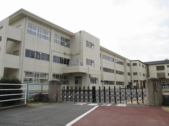 三上小学校の画像