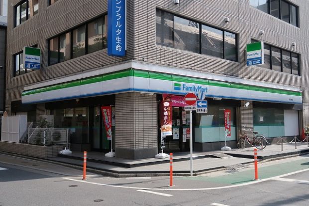 ファミリーマート 市川駅西店の画像