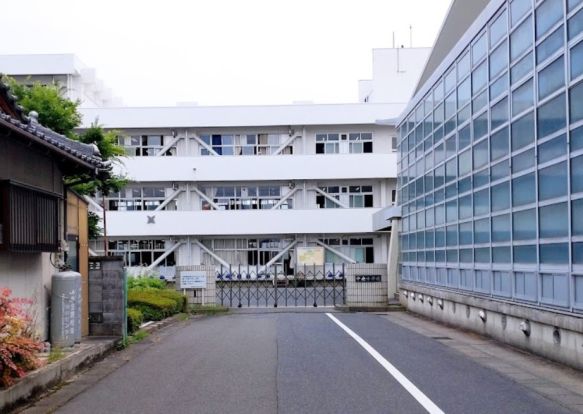 羽島市立中央小学校の画像