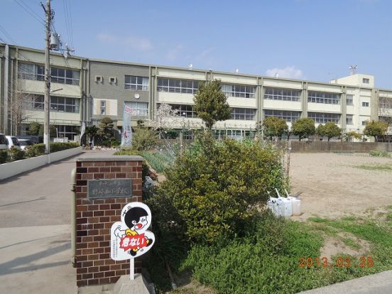和歌山市立野崎西小学校の画像