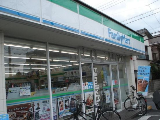 ファミリーマート 保木間五丁目店の画像