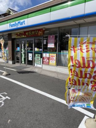 ファミリーマート 中川八田店の画像