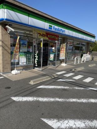 ファミリーマート 中川西伏屋店の画像