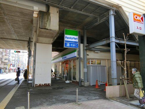 ファミリーマート 本八幡駅西店の画像