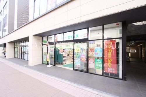 ファミリーマート 新百合ケ丘駅前店の画像