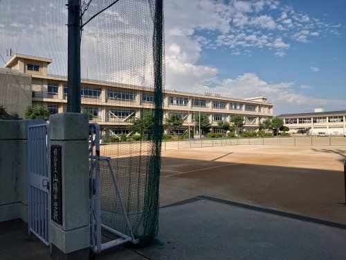 山陽中学校の画像