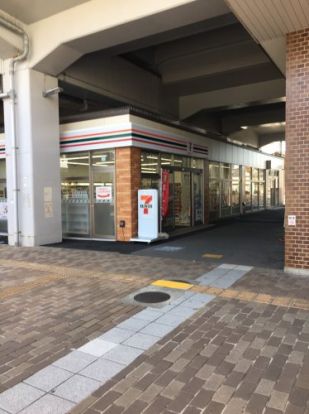 セブンイレブン ハートインJR堅田駅前店の画像