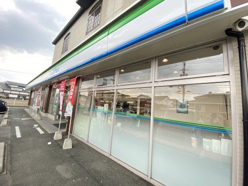 ファミリーマート 熊本長嶺南店の画像