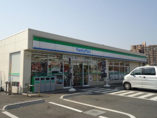 ファミリーマート 町田多摩境店の画像