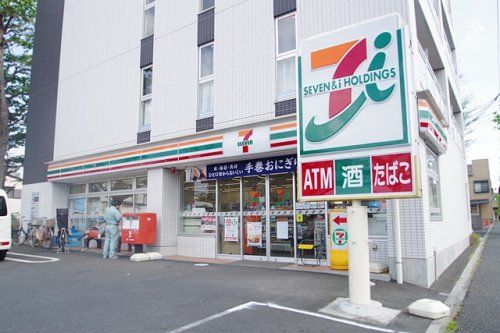 セブンイレブン 川崎中丸子店の画像