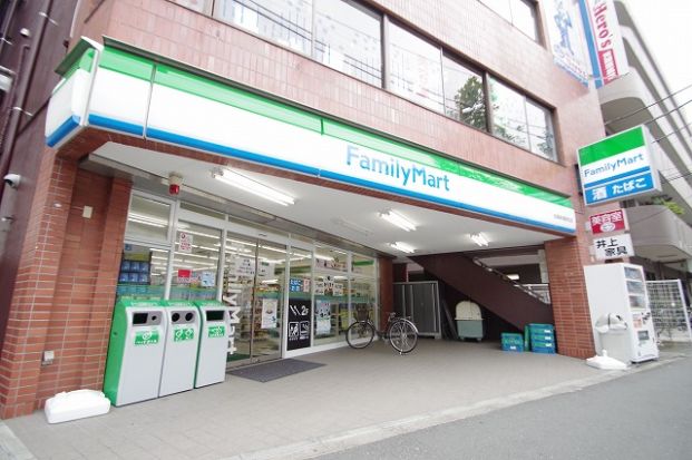 ファミリーマート 武蔵新城駅西店の画像