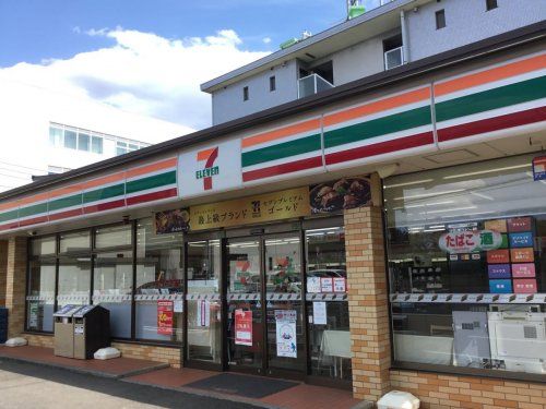 セブンイレブン 三芳藤久保店の画像