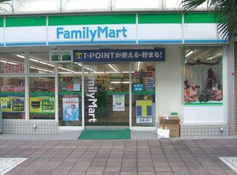 ファミリーマート 阪急中津駅前店の画像