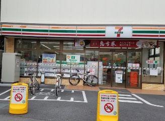 セブンイレブン 北区岩淵北本通り店の画像