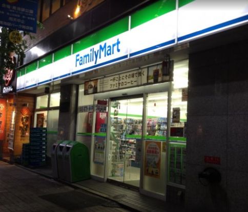 ファミリーマート 南池袋パーク通り店の画像