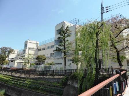 世田谷区立烏山小学校の画像