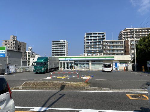 ファミリーマート 松山湘南江ノ島店の画像