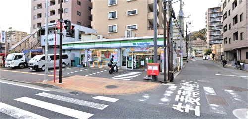 ファミリーマート アスロード横浜生麦店の画像