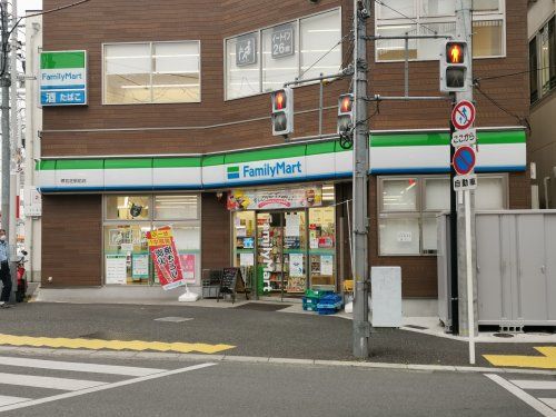 ファミリーマート 堺初芝駅前店の画像