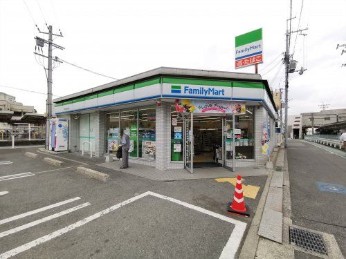 ファミリーマート 大阪金剛駅前店の画像
