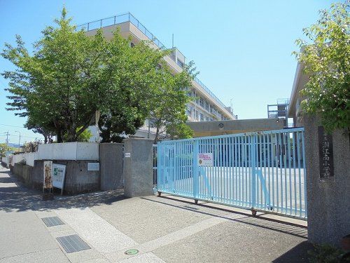 潮江南小学校の画像