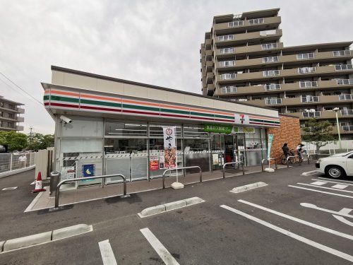 セブンイレブン 堺登美丘東店の画像