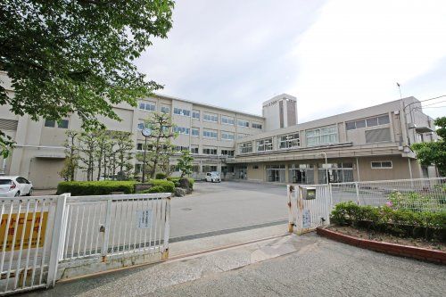 宝塚中学校の画像