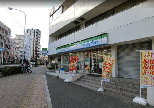 ファミリーマート 王子本町一丁目店の画像