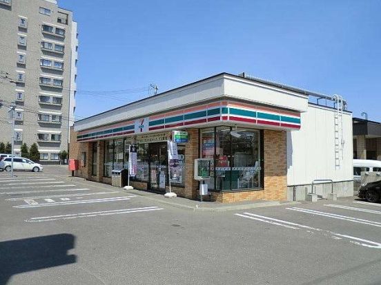 セブンイレブン 札幌月寒東3条店の画像