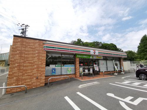 セブンイレブン 富田林梅の里店の画像