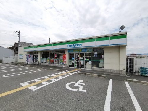 ファミリーマート 富田林中野町店の画像