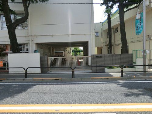 世田谷区立代沢小学校の画像