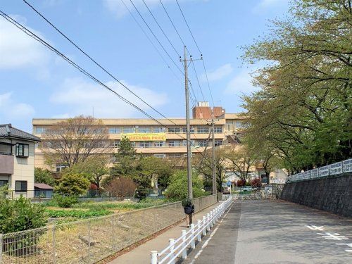 三郷市立前川中学校の画像