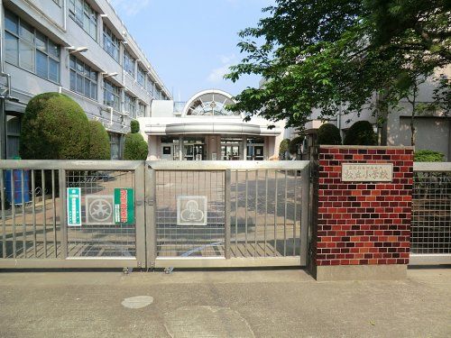 世田谷区立松丘小学校の画像