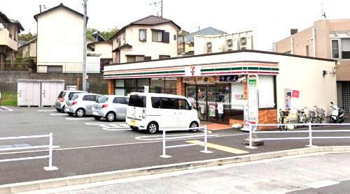 セブンイレブン 横浜栄長沼町店の画像