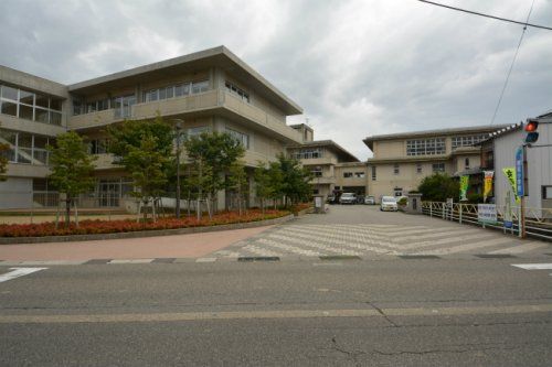 富山市立鵜坂小学校の画像