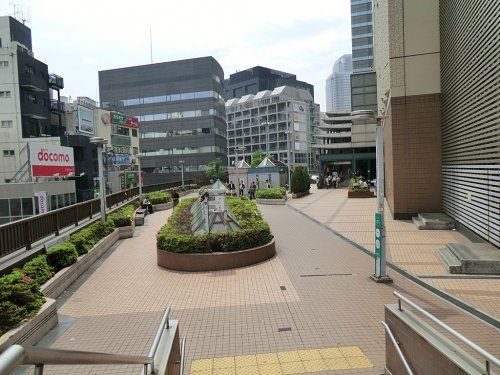 恵比寿駅東口公園の画像