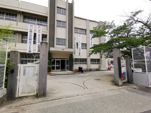 富田林市立第一中学校の画像