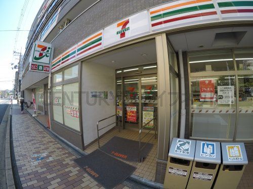 セブンイレブン 吹田広芝町店の画像