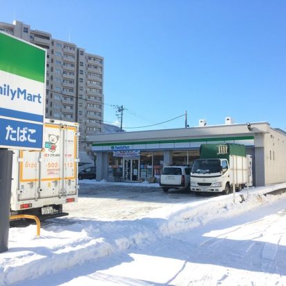 ファミリーマート 札幌発寒7条店の画像