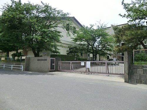 越谷市立弥栄小学校の画像