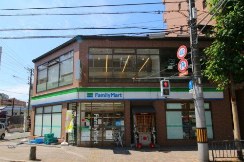 ファミリーマート 四条御前店の画像