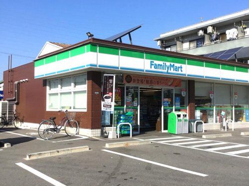 ファミリーマート 吉田駅北店の画像