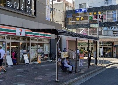 セブンイレブン 松戸五香駅西口店の画像