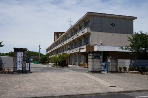 半田市立青山中学校の画像